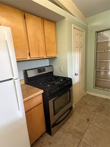 4102 Sherwood Lane 12, Houston, TX 77092