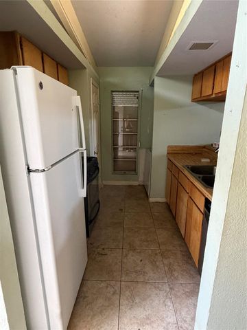 4102 Sherwood Lane 12, Houston, TX 77092