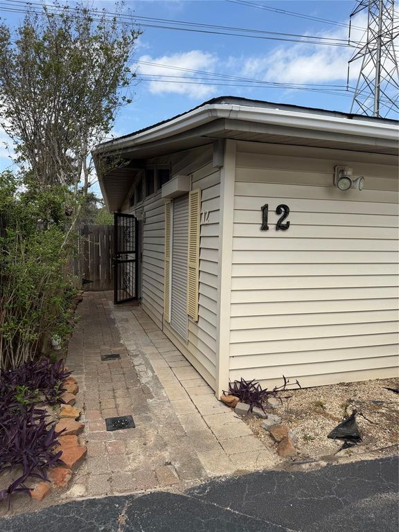 4102 Sherwood Lane 12, Houston, TX 77092