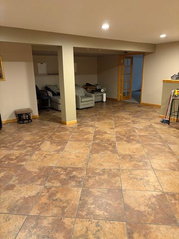 5536 Foxwoods Drive, Oak Lawn, IL 60453