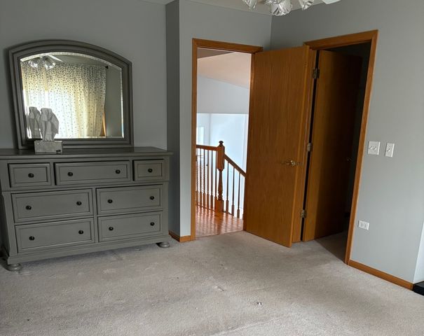 5536 Foxwoods Drive, Oak Lawn, IL 60453