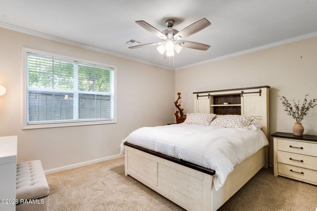 300 Creekwood Drive, Lafayette, LA 70503