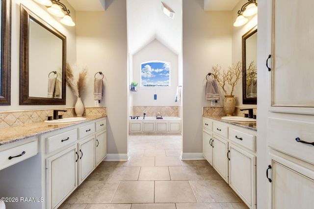 300 Creekwood Drive, Lafayette, LA 70503