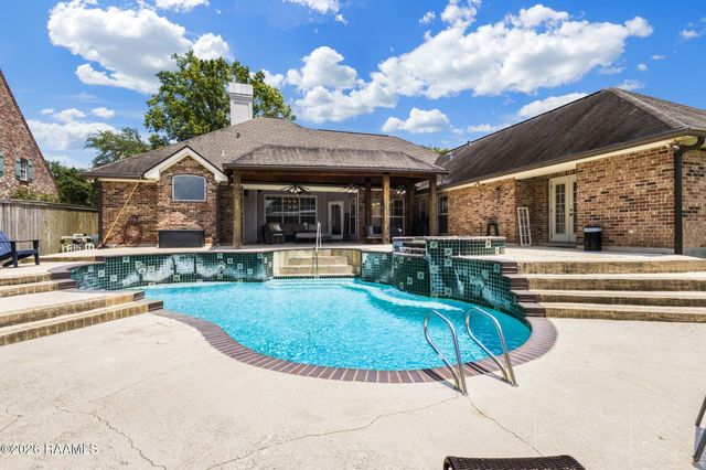 300 Creekwood Drive, Lafayette, LA 70503