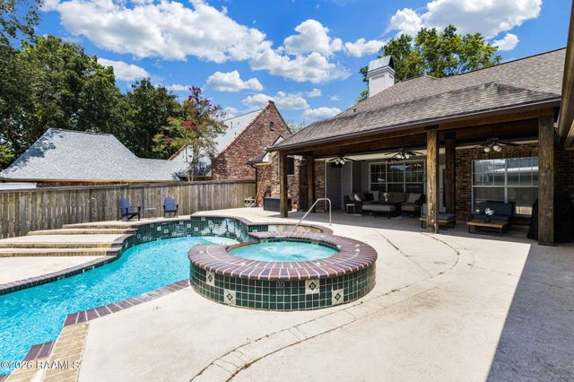 300 Creekwood Drive, Lafayette, LA 70503