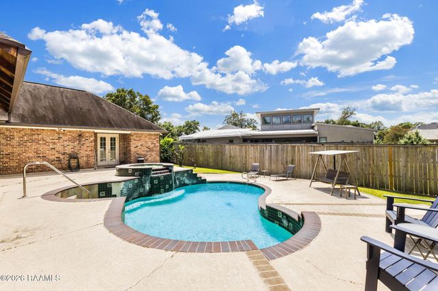300 Creekwood Drive, Lafayette, LA 70503