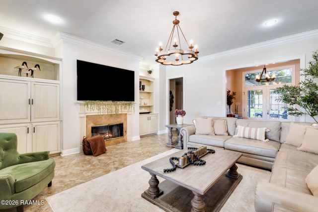 300 Creekwood Drive, Lafayette, LA 70503