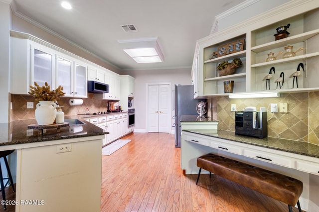 300 Creekwood Drive, Lafayette, LA 70503
