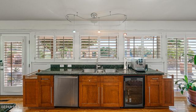 6108 PINEHURST Drive, El Paso, TX 79912