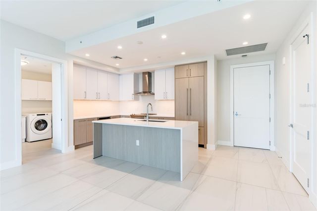 275 1ST AVENUE SOUTH 2208, St Petersburg, FL 33701