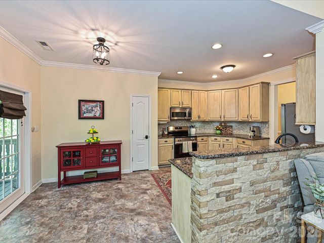 132 Gray Cliff Drive, Mooresville, NC 28117