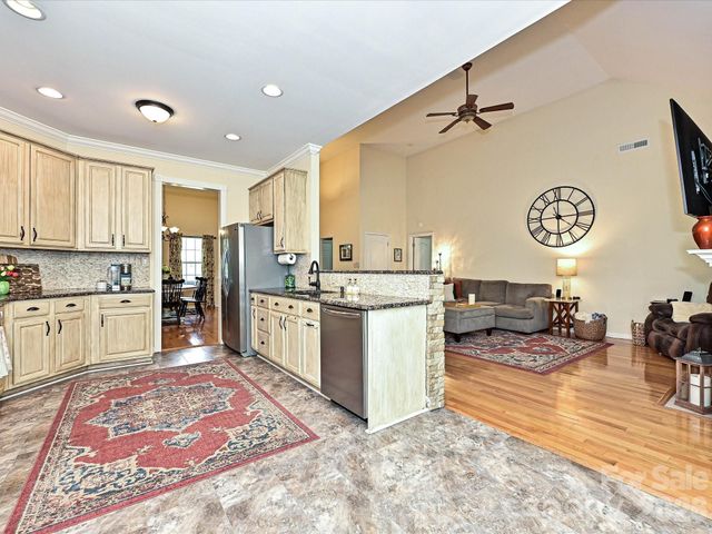 132 Gray Cliff Drive, Mooresville, NC 28117