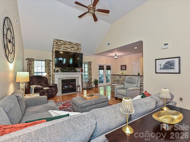 132 Gray Cliff Drive, Mooresville, NC 28117