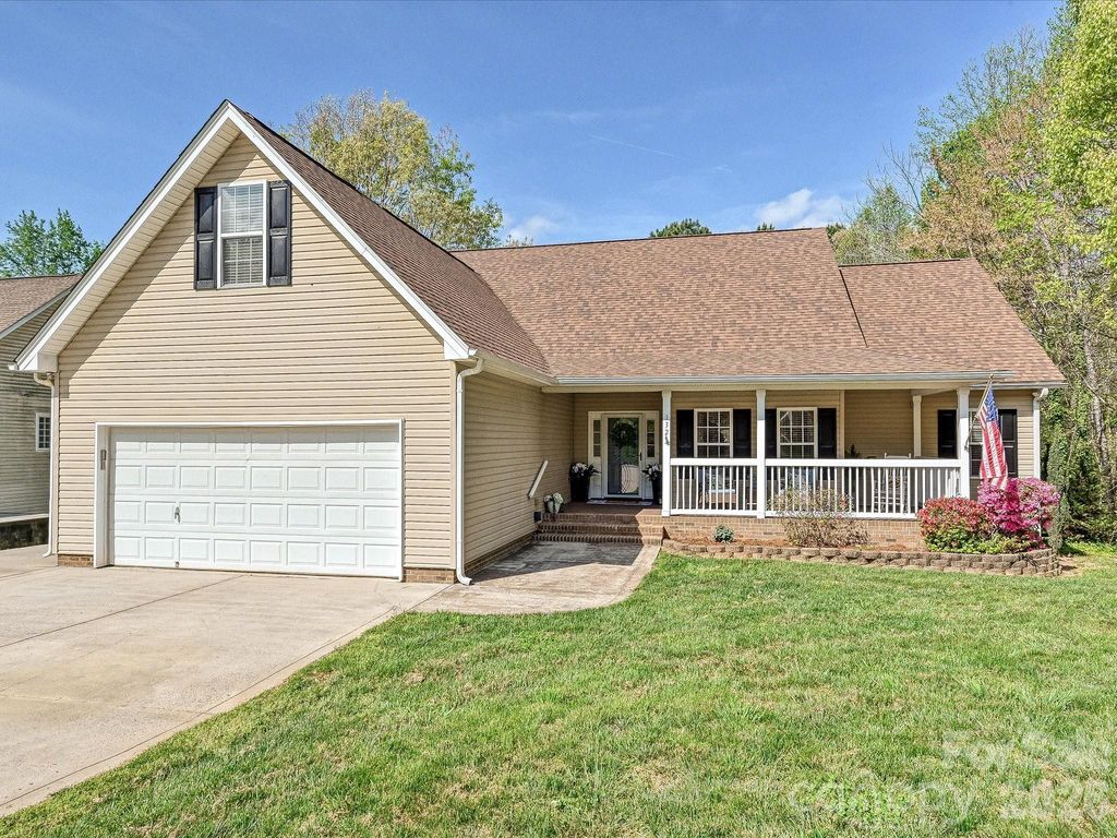 132 Gray Cliff Drive, Mooresville, NC 28117