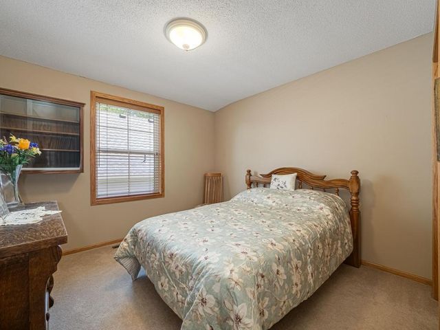 10562 Mississippi Circle N, Brooklyn Park, MN 55443