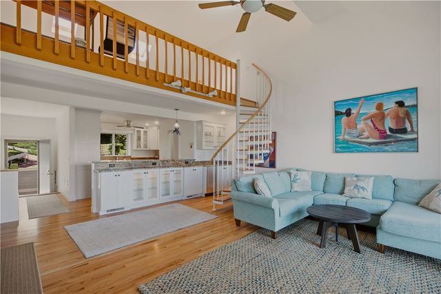 157 Harrison Avenue 14, Newport, RI 02840