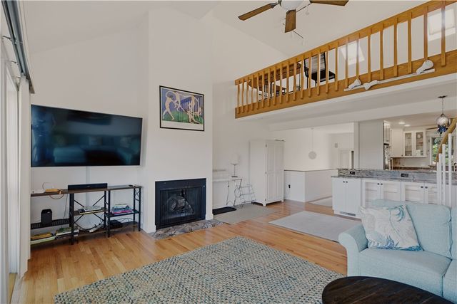 157 Harrison Avenue 14, Newport, RI 02840