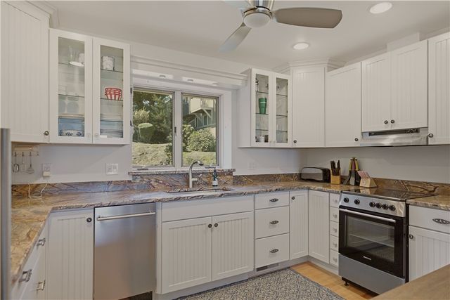 157 Harrison Avenue 14, Newport, RI 02840