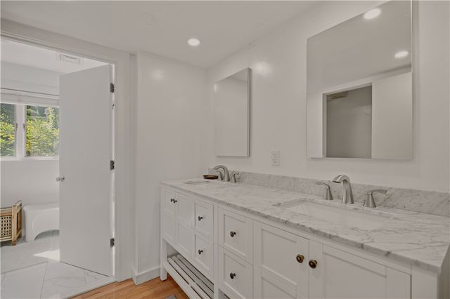 157 Harrison Avenue 14, Newport, RI 02840