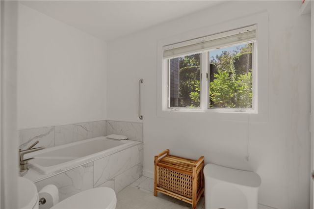 157 Harrison Avenue 14, Newport, RI 02840