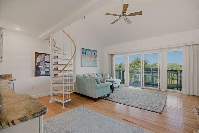 157 Harrison Avenue 14, Newport, RI 02840
