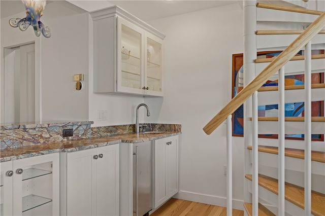 157 Harrison Avenue 14, Newport, RI 02840