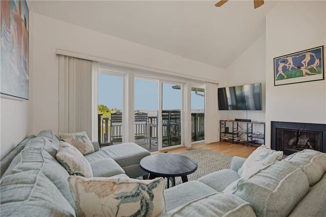 157 Harrison Avenue 14, Newport, RI 02840