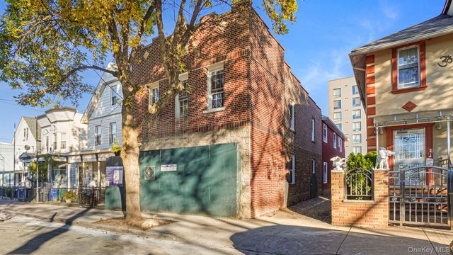 4518 Richardson Avenue, Bronx, NY 10470