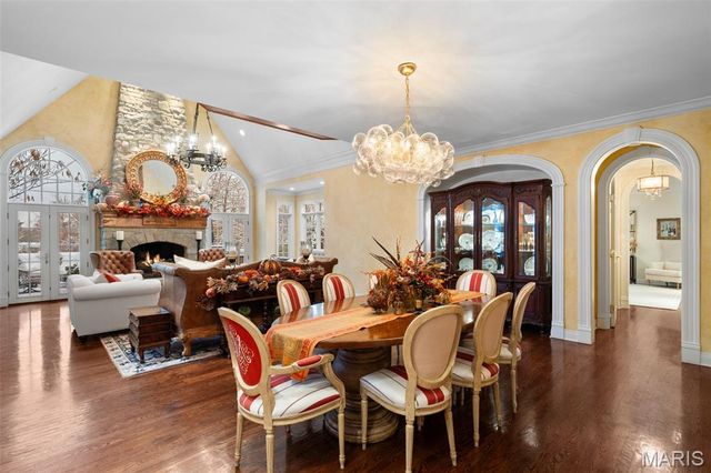 55 Fair Oaks Drive, Ladue, MO 63124