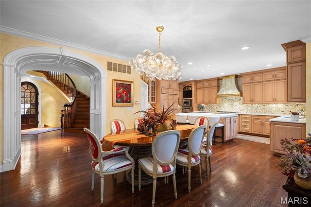 55 Fair Oaks Drive, Ladue, MO 63124