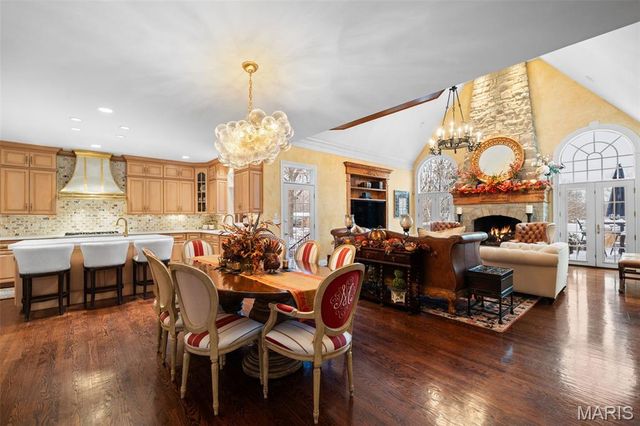 55 Fair Oaks Drive, Ladue, MO 63124