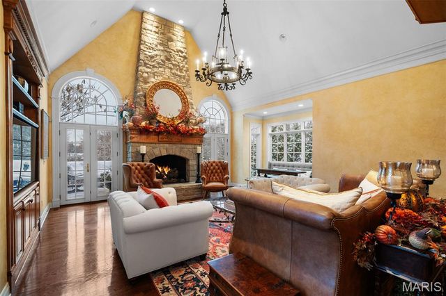 55 Fair Oaks Drive, Ladue, MO 63124