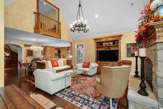 55 Fair Oaks Drive, Ladue, MO 63124