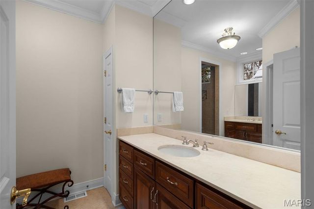 55 Fair Oaks Drive, Ladue, MO 63124