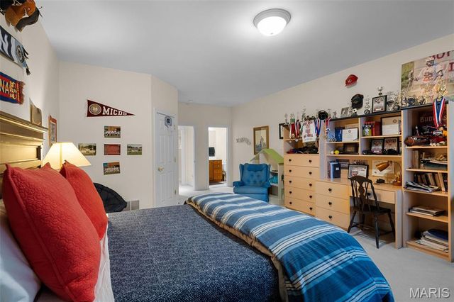 55 Fair Oaks Drive, Ladue, MO 63124