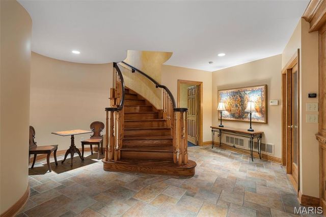 55 Fair Oaks Drive, Ladue, MO 63124