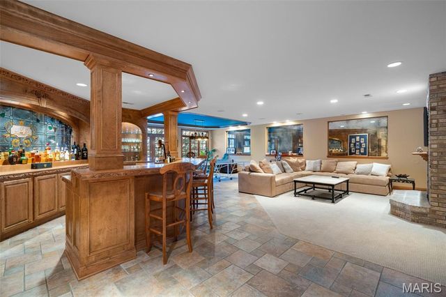 55 Fair Oaks Drive, Ladue, MO 63124