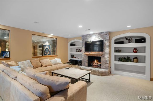 55 Fair Oaks Drive, Ladue, MO 63124