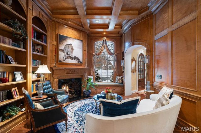 55 Fair Oaks Drive, Ladue, MO 63124