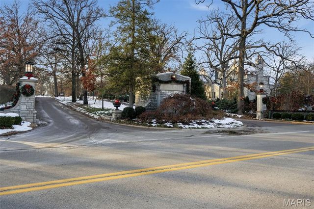 55 Fair Oaks Drive, Ladue, MO 63124