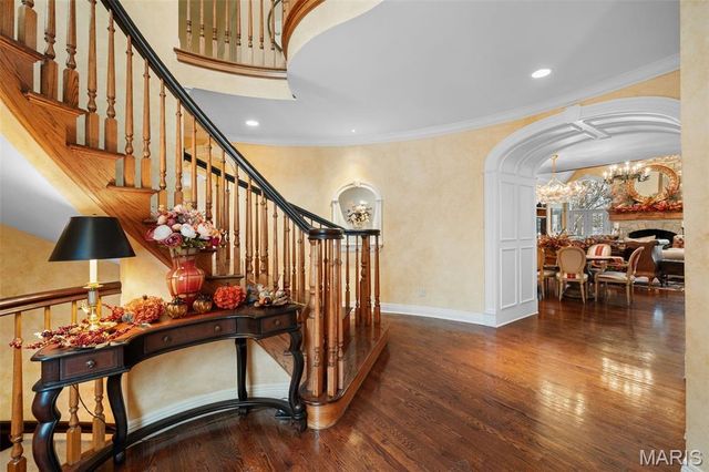 55 Fair Oaks Drive, Ladue, MO 63124