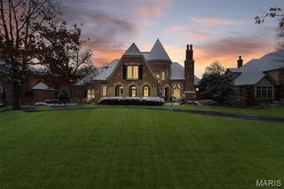 55 Fair Oaks Drive, Ladue, MO 63124