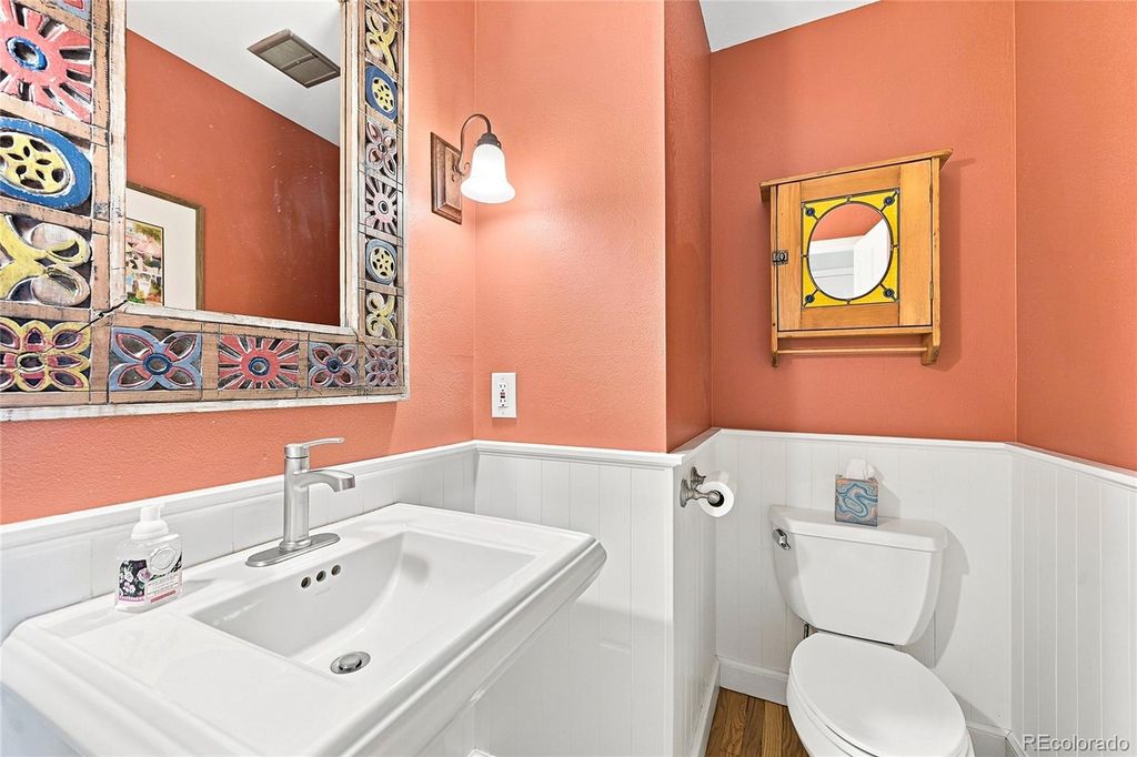 Image 15 of property listing at 6838 S Elizabeth Street, Centennial, CO 80122