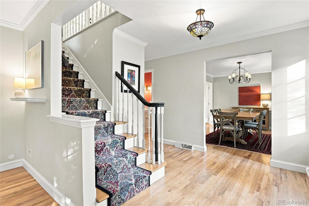Image 3 of property listing at 6838 S Elizabeth Street, Centennial, CO 80122