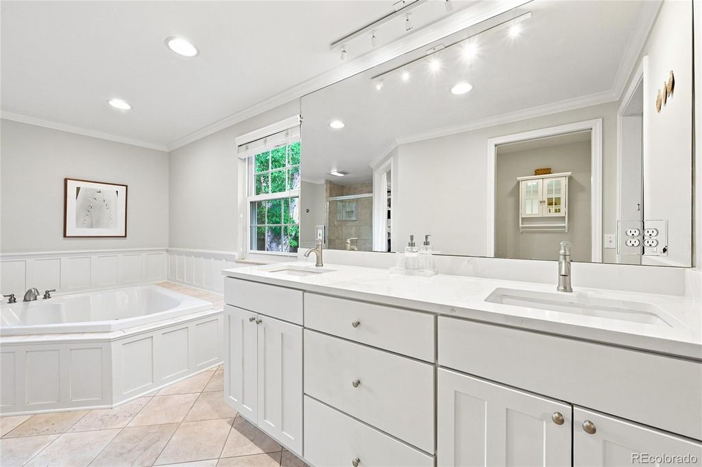 Image 22 of property listing at 6838 S Elizabeth Street, Centennial, CO 80122