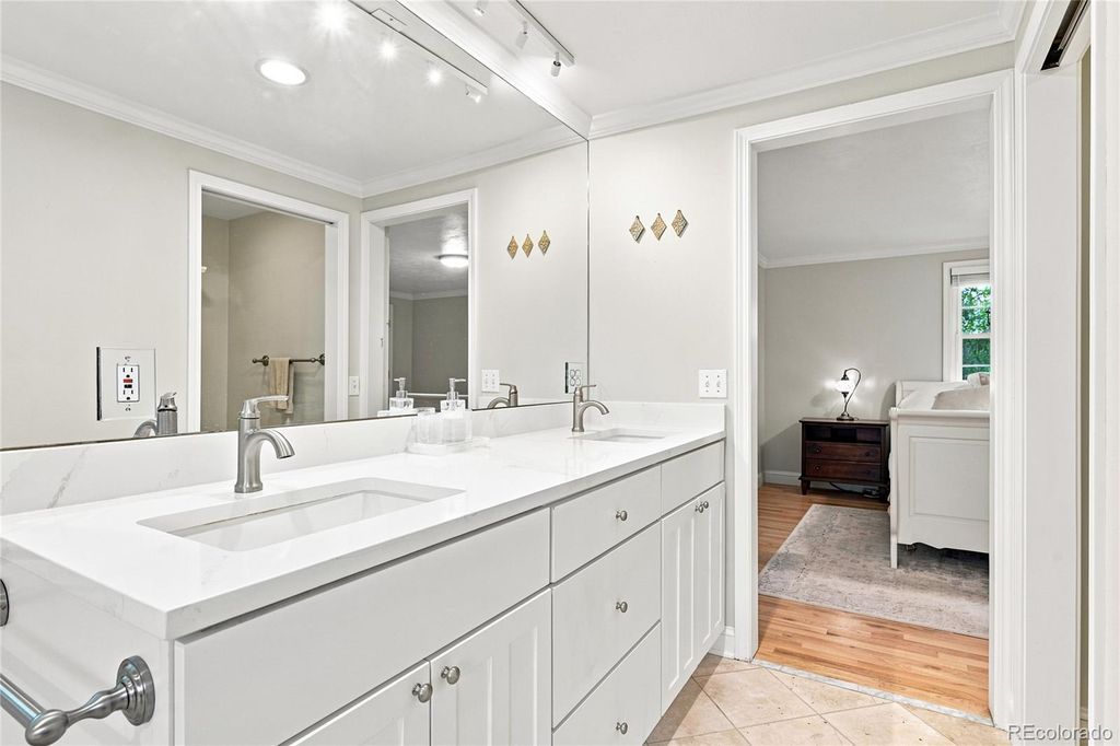 Image 25 of property listing at 6838 S Elizabeth Street, Centennial, CO 80122
