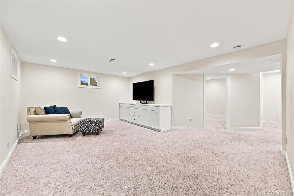 Image 26 of property listing at 6838 S Elizabeth Street, Centennial, CO 80122