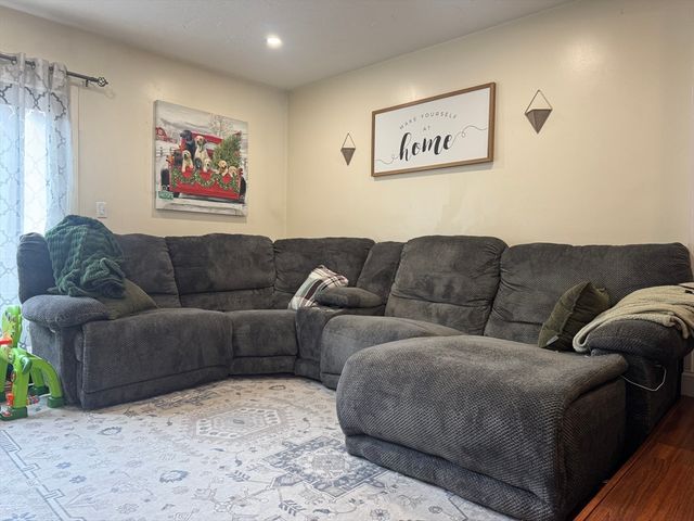909 Pleasant St. 14, Weymouth, MA 02189