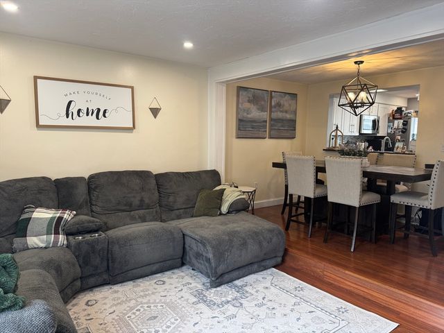 909 Pleasant St. 14, Weymouth, MA 02189
