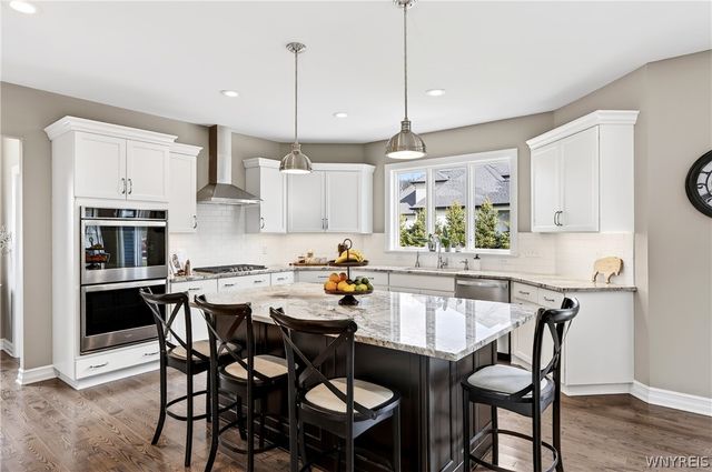 5527 Meadowglen Drive, Clarence, NY 14032